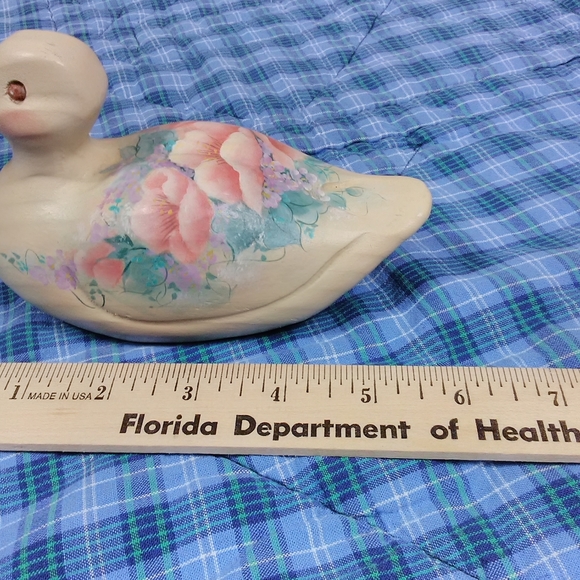 WOODEN HAND PAINTED DUCK  SIGNED - Picture 6 of 9